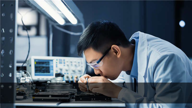 威联通451D I红灯闪烁：资深工程师的实战判断与恢复方案